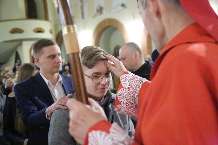 Bierzmowanie młodych z parafii kolejowej