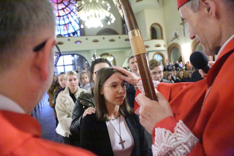Bierzmowanie młodych z parafii kolejowej