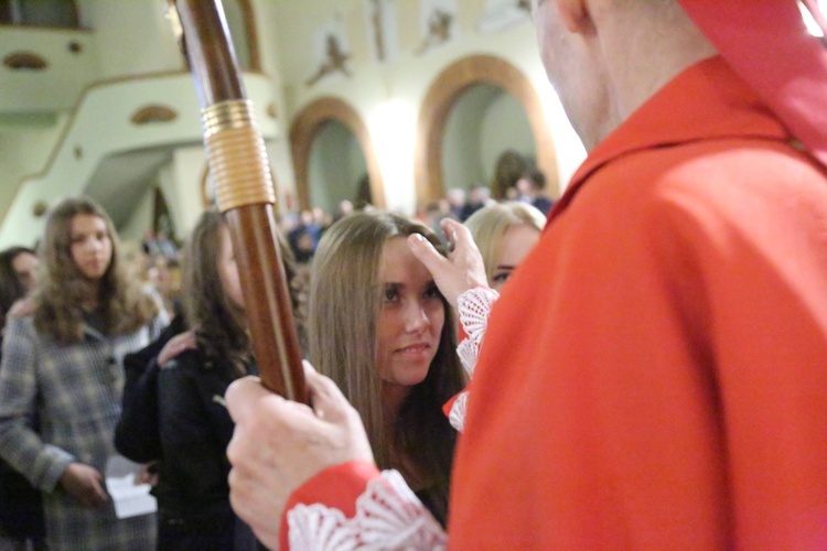 Bierzmowanie młodych z parafii kolejowej