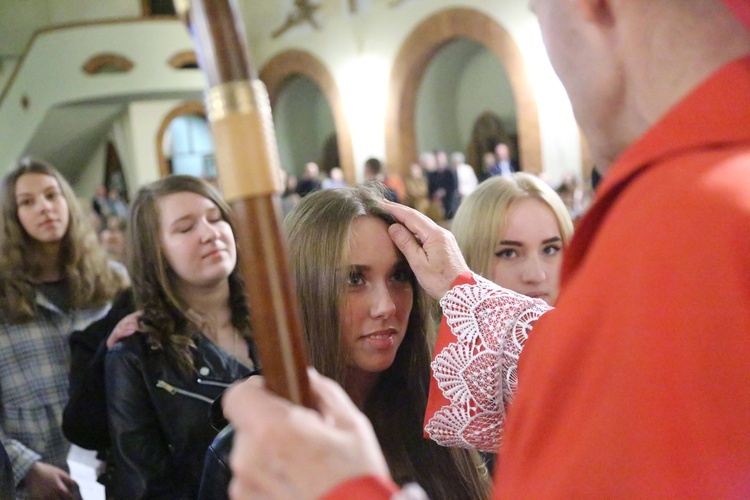 Bierzmowanie młodych z parafii kolejowej