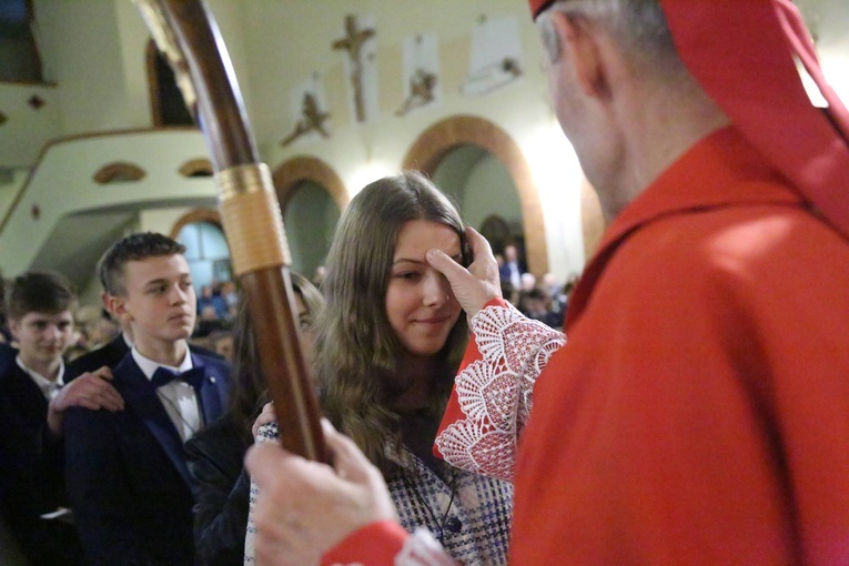 Bierzmowanie młodych z parafii kolejowej