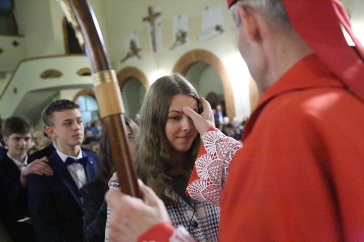 Bierzmowanie młodych z parafii kolejowej