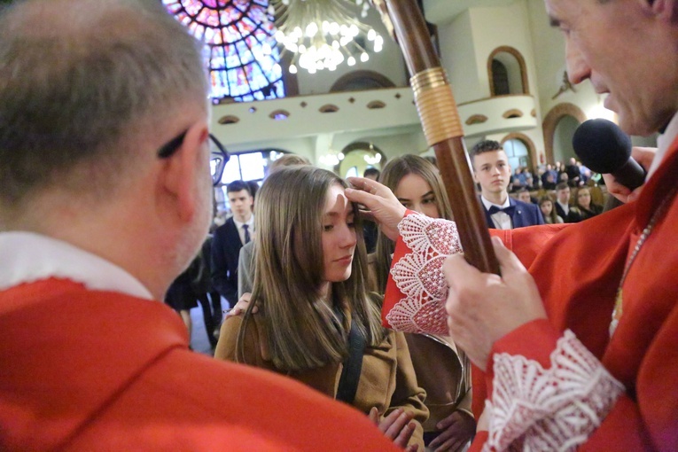 Bierzmowanie młodych z parafii kolejowej