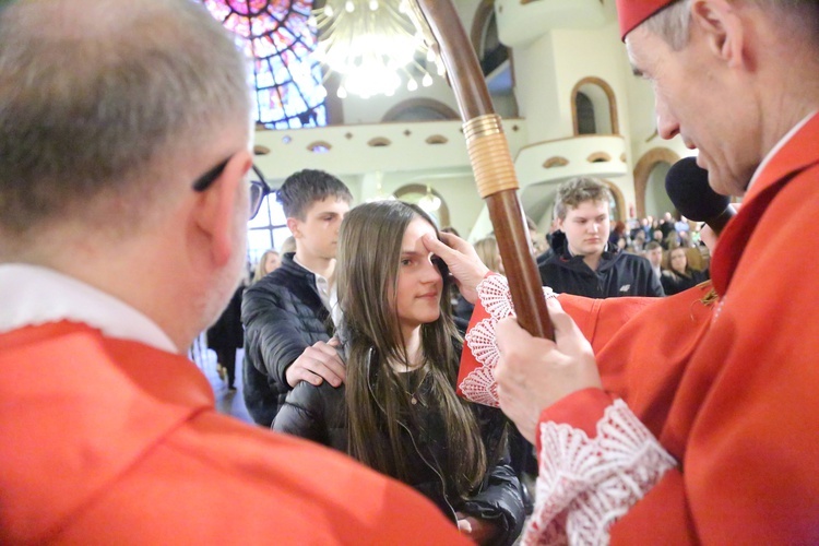 Bierzmowanie młodych z parafii kolejowej