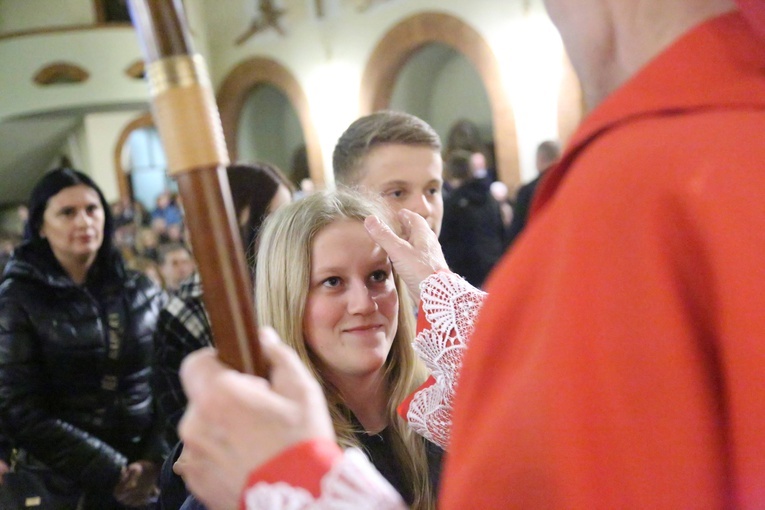 Bierzmowanie młodych z parafii kolejowej