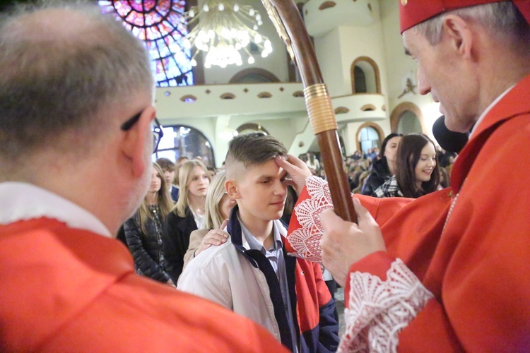Bierzmowanie młodych z parafii kolejowej