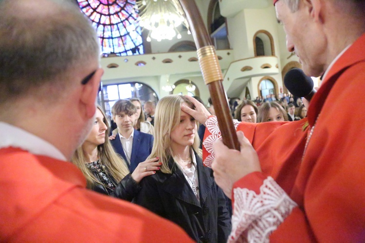 Bierzmowanie młodych z parafii kolejowej