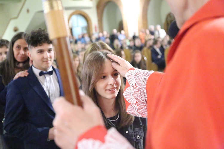 Bierzmowanie młodych z parafii kolejowej