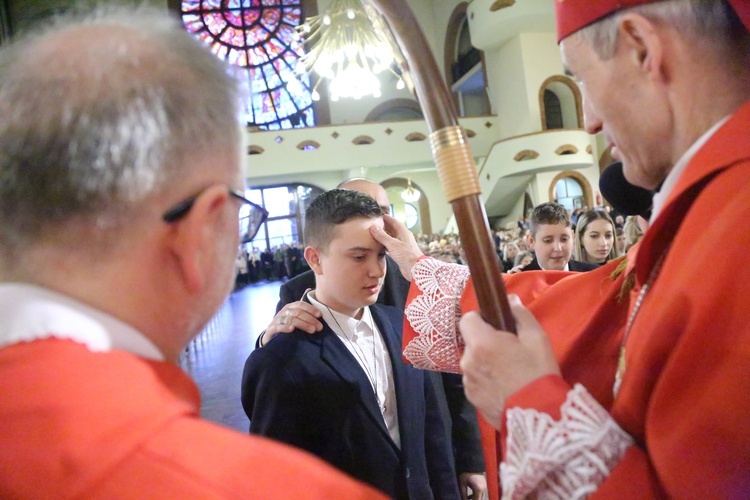 Bierzmowanie młodych z parafii kolejowej