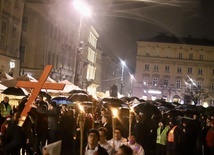 Kraków. Akademicka Droga Krzyżowa na ulicach Starego Miasta