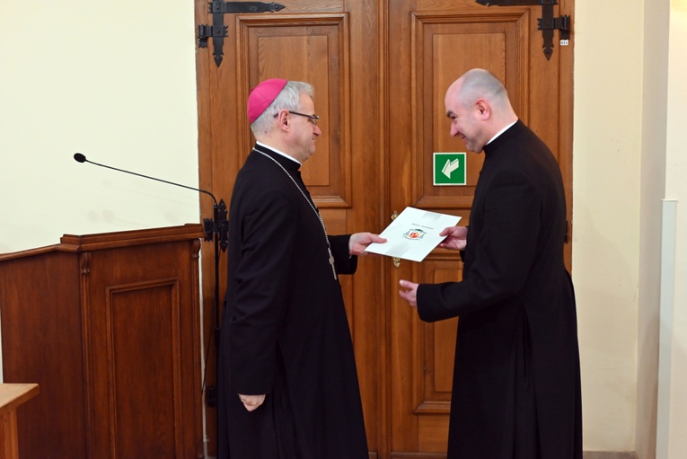 Pożegnanie proboszcza i wręczenie dekretu nowemu administratorowi
