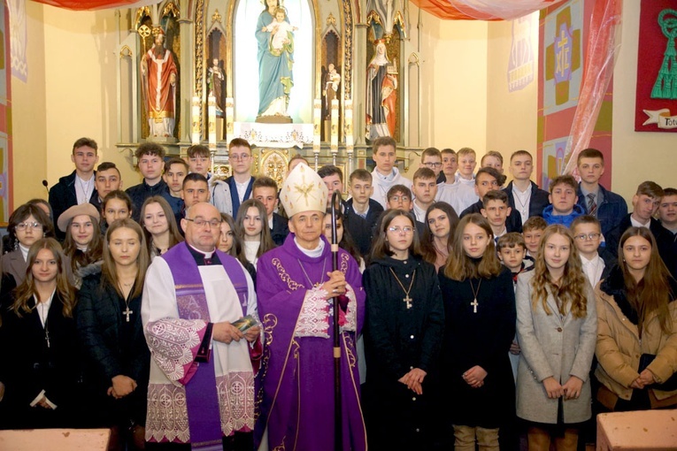 Bp Adam Bałabuch wizytował parafię w Słupicach