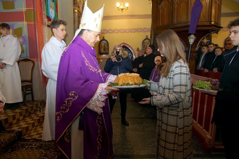 Bp Adam Bałabuch wizytował parafię w Słupicach