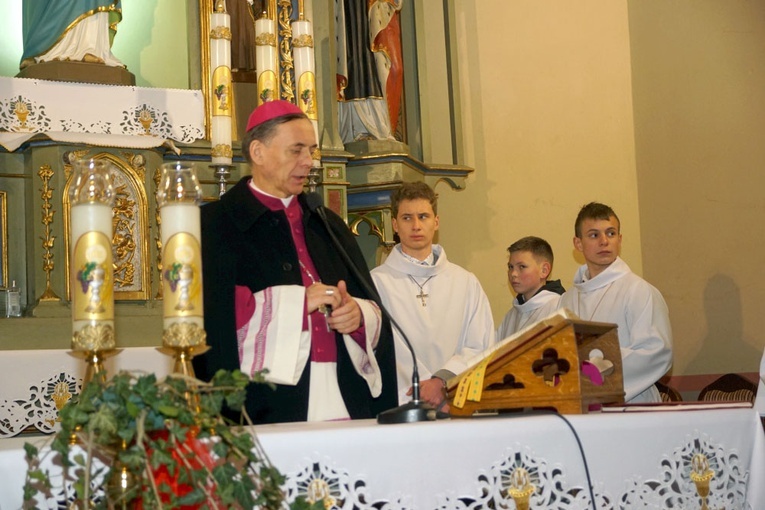 Bp Adam Bałabuch wizytował parafię w Słupicach