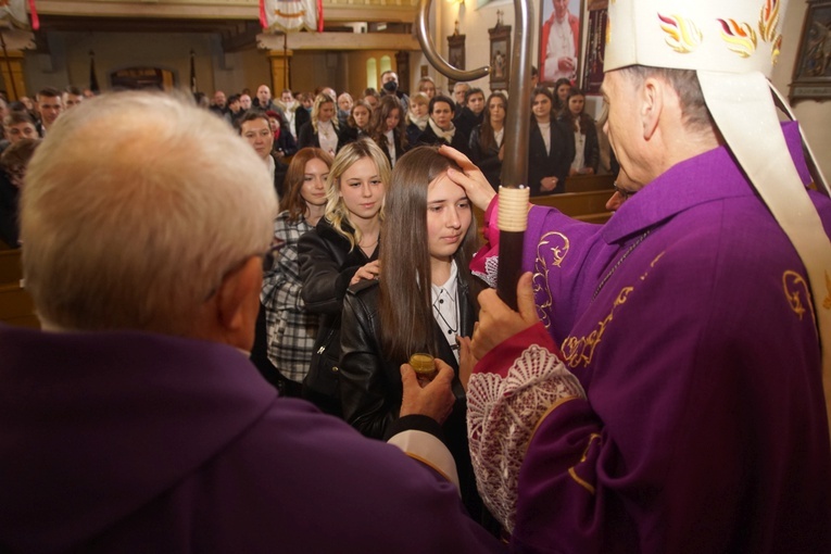 Bp Adam Bałabuch wizytował parafię w Słupicach