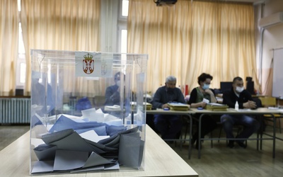 Serbia: Wybory prezydenckie i parlamentarne w cieniu wojny na Ukrainie