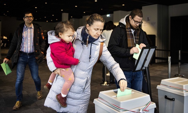 Węgry: Zakończyło się głosowanie w wyborach parlamentarnych