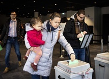 Węgry: Zakończyło się głosowanie w wyborach parlamentarnych