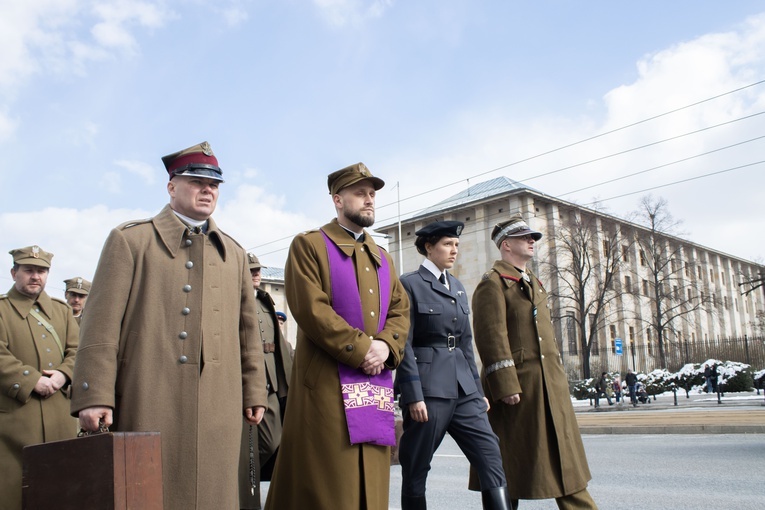 Ulicami stolicy przeszedł XV Katyński Marsz Cieni [GALERIA ZDJĘĆ]