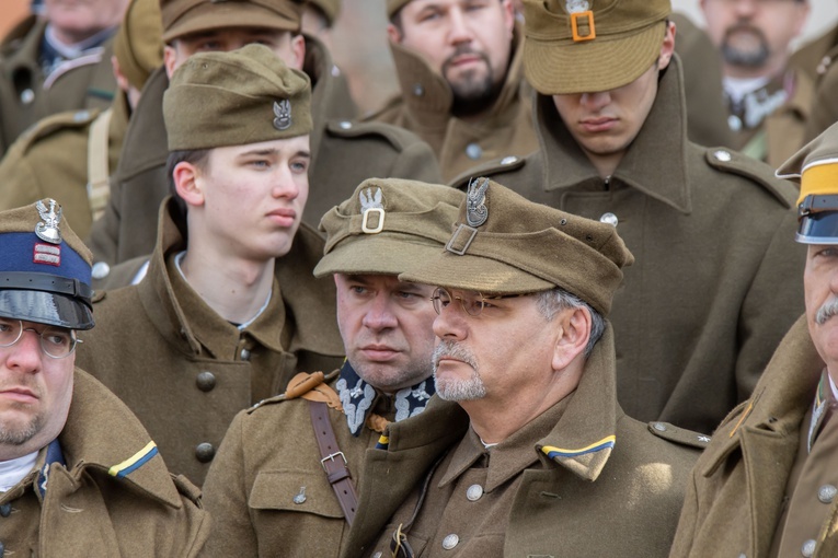 Ulicami stolicy przeszedł XV Katyński Marsz Cieni [GALERIA ZDJĘĆ]