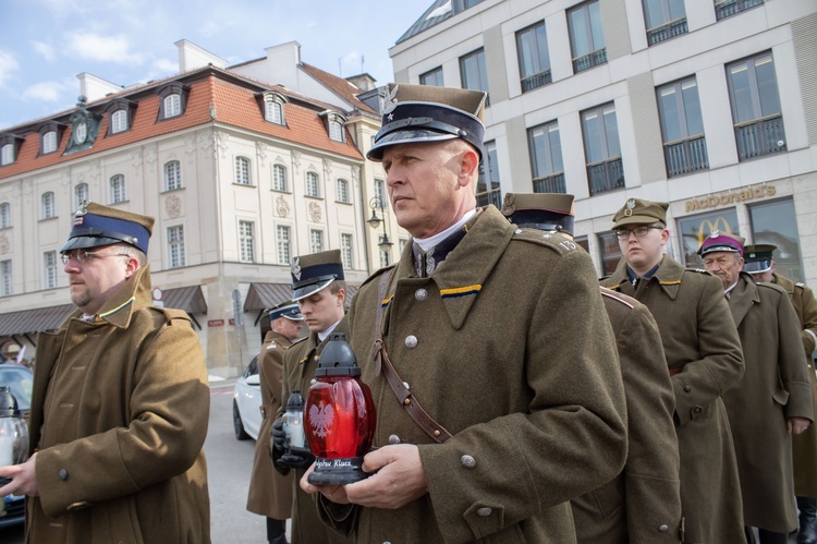 Ulicami stolicy przeszedł XV Katyński Marsz Cieni [GALERIA ZDJĘĆ]