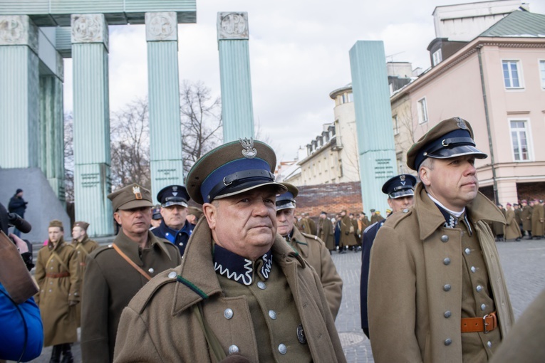 Ulicami stolicy przeszedł XV Katyński Marsz Cieni [GALERIA ZDJĘĆ]