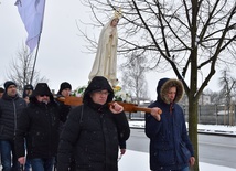 Po adoracji panowie przeszli ulicami parafii odmawiając Różaniec.