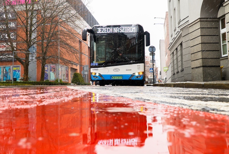 Rybnik. Elektryczne, zeroemisyjne autobusy na drogach