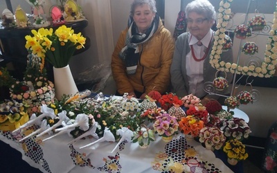 W kiermaszu udział wzięło kilkudziesięciu twórców z województwa łódzkiego, którzy reprezentowali różne dziedziny sztuki ludowej i rękodzieła.