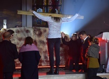 Misterium Męki Pańskiej dbyło się 2 kwietnia w Gdyni i 3 kwietnia w Kielnie.