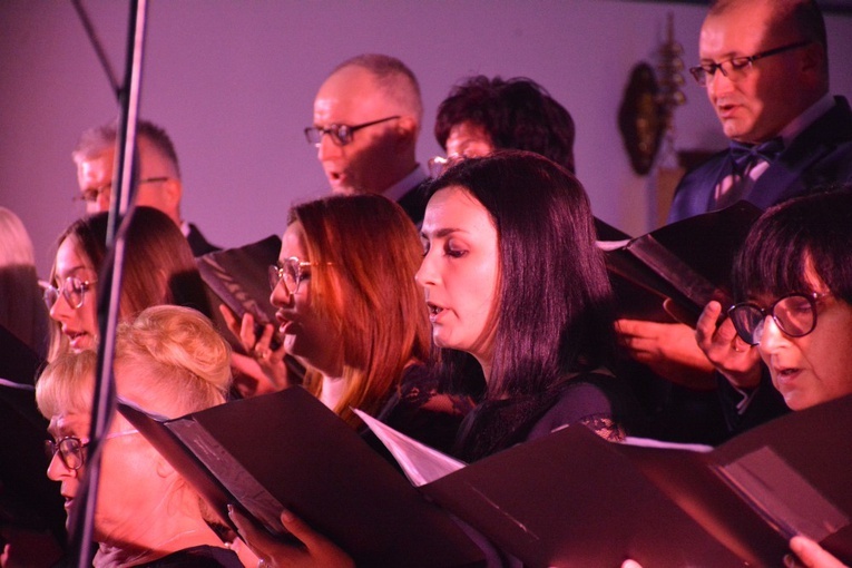 Koncert na pięć chórów w Świniarsku