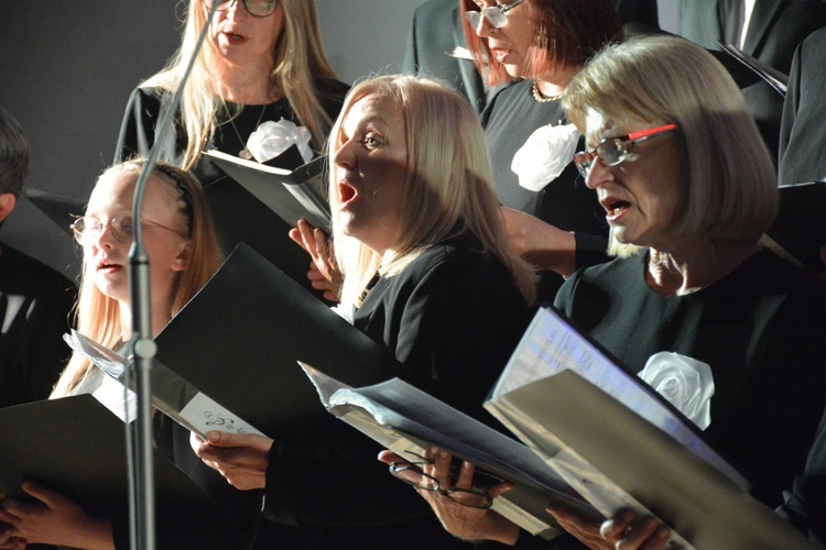Koncert na pięć chórów w Świniarsku