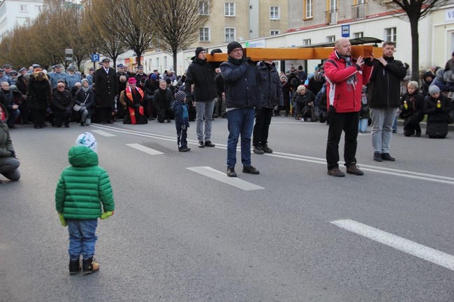 Z krzyżem przez Gdynię