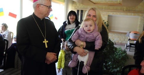 Piechowice. Biskup odwiedził uchodźców