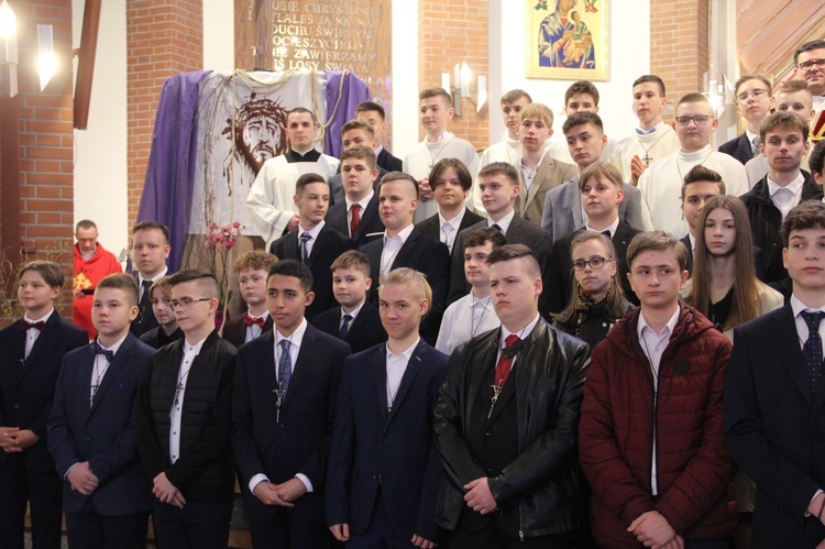 Bierzmowanie w parafii Miłosierdzia Bożego w Brzesku 2022