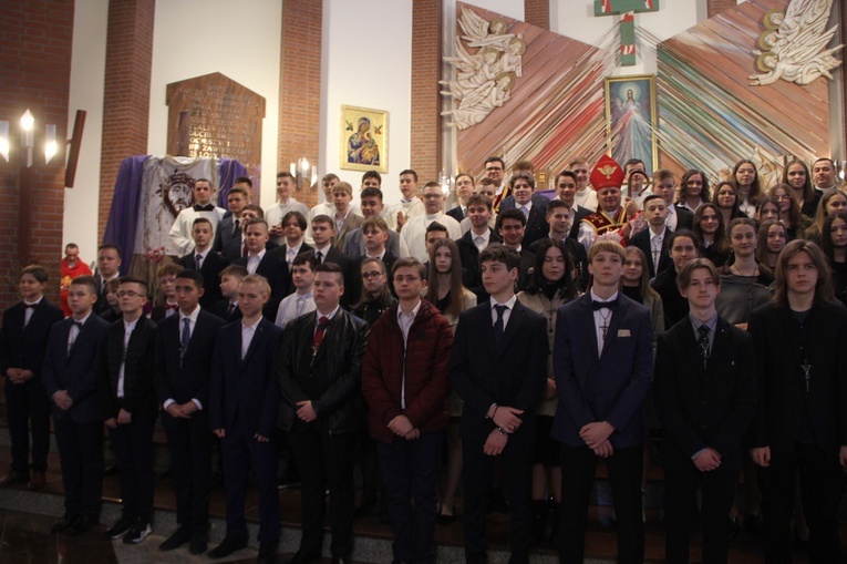 Bierzmowanie w parafii Miłosierdzia Bożego w Brzesku 2022