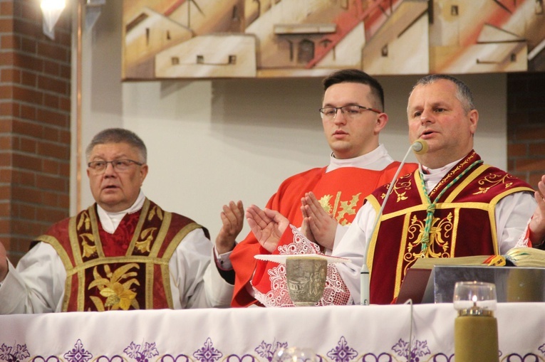 Bierzmowanie w parafii Miłosierdzia Bożego w Brzesku 2022