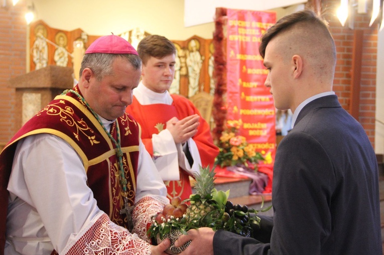 Bierzmowanie w parafii Miłosierdzia Bożego w Brzesku 2022