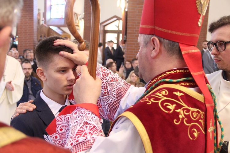 Bierzmowanie w parafii Miłosierdzia Bożego w Brzesku 2022