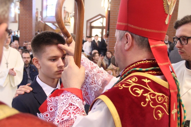 Bierzmowanie w parafii Miłosierdzia Bożego w Brzesku 2022