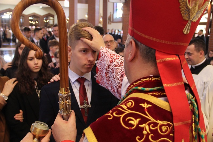 Bierzmowanie w parafii Miłosierdzia Bożego w Brzesku 2022