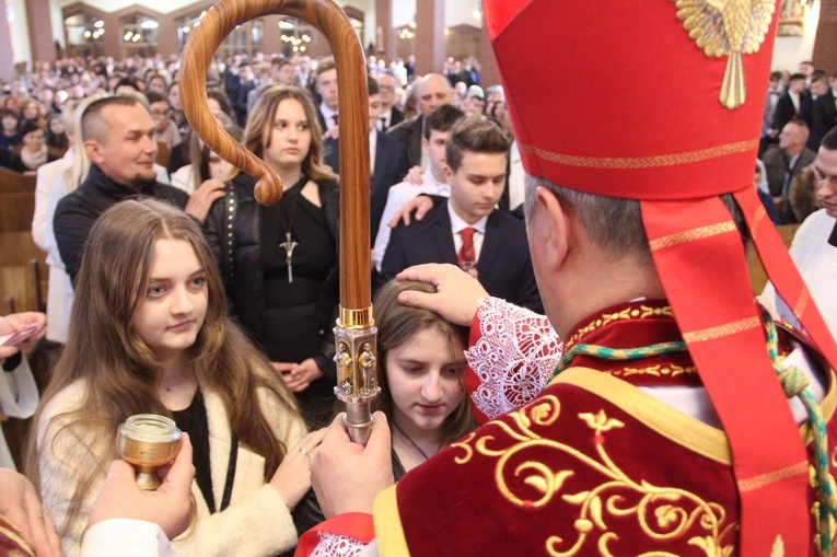 Bierzmowanie w parafii Miłosierdzia Bożego w Brzesku 2022