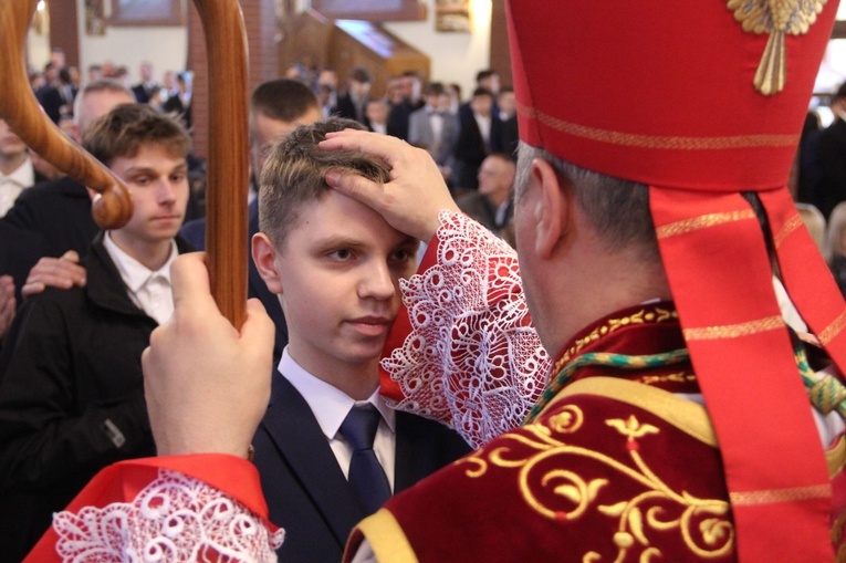 Bierzmowanie w parafii Miłosierdzia Bożego w Brzesku 2022