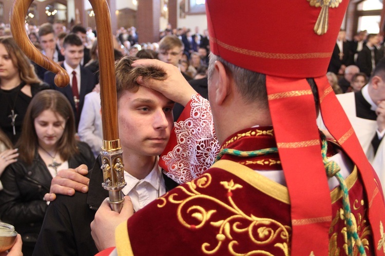 Bierzmowanie w parafii Miłosierdzia Bożego w Brzesku 2022