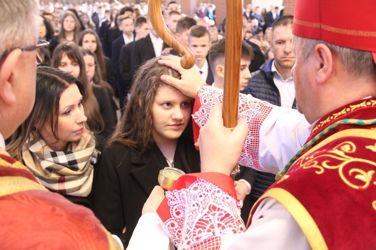 Bierzmowanie w parafii Miłosierdzia Bożego w Brzesku 2022