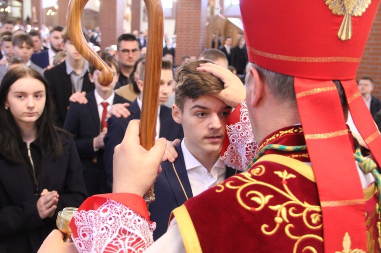 Bierzmowanie w parafii Miłosierdzia Bożego w Brzesku 2022