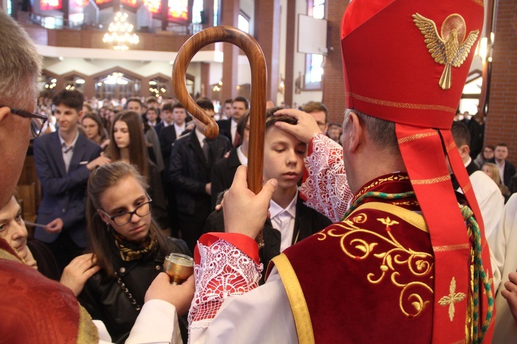 Bierzmowanie w parafii Miłosierdzia Bożego w Brzesku 2022