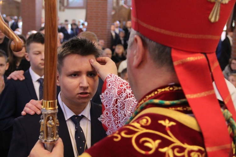 Bierzmowanie w parafii Miłosierdzia Bożego w Brzesku 2022