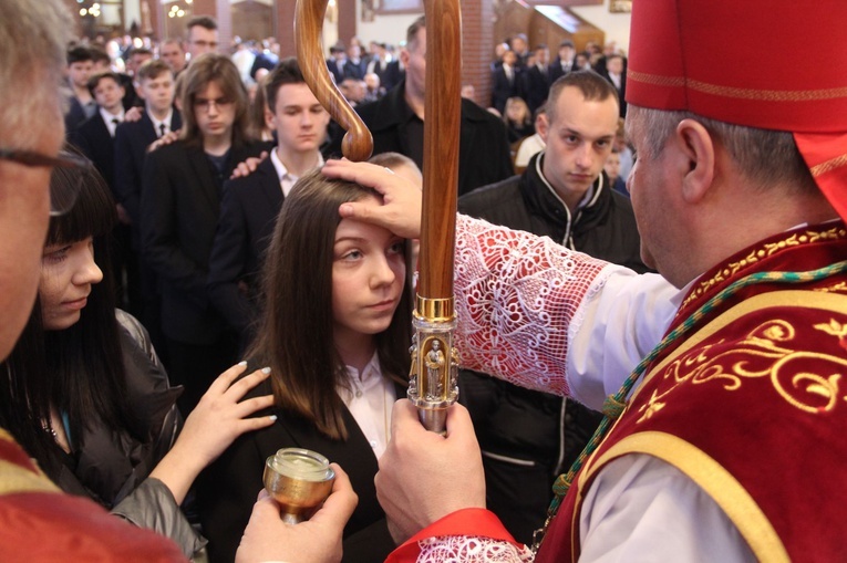 Bierzmowanie w parafii Miłosierdzia Bożego w Brzesku 2022