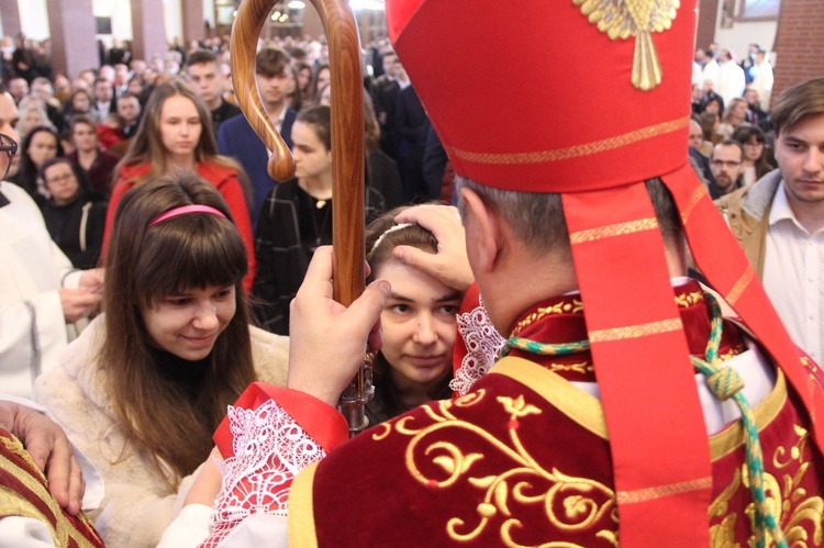 Bierzmowanie w parafii Miłosierdzia Bożego w Brzesku 2022